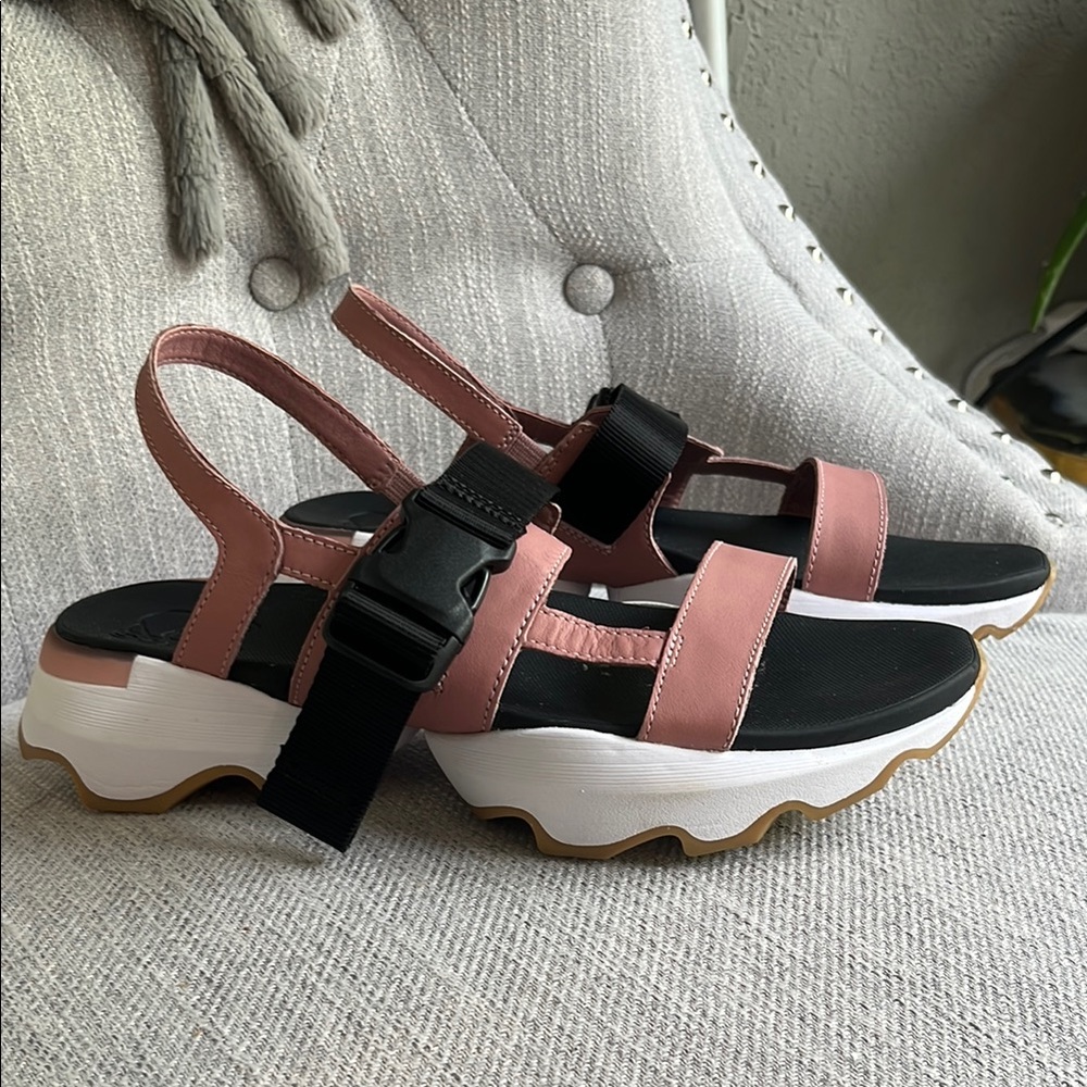 Sorel kinetic impact sling Pink and Black Sporty Platform Sandals 8 Eraser split